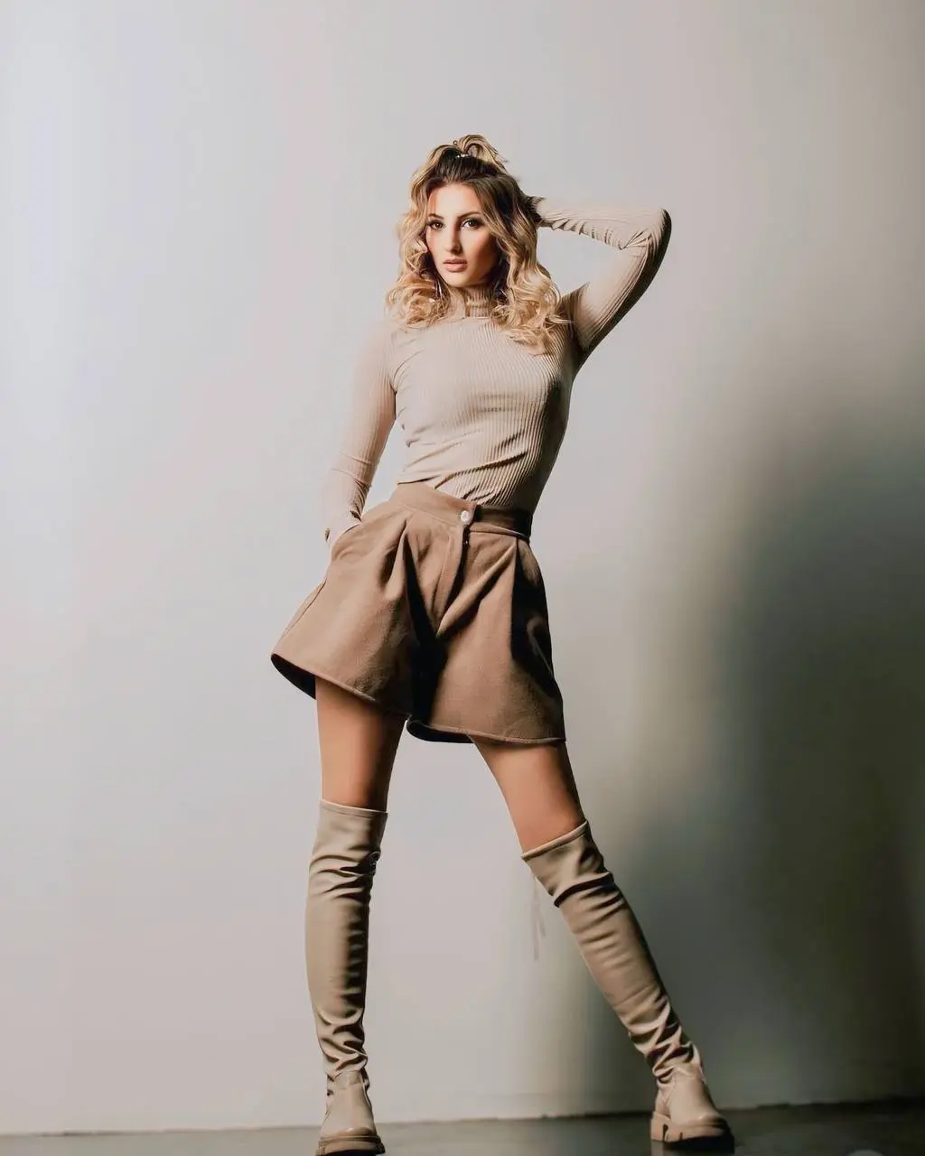 Saber M&aacute;s Sobre Ella