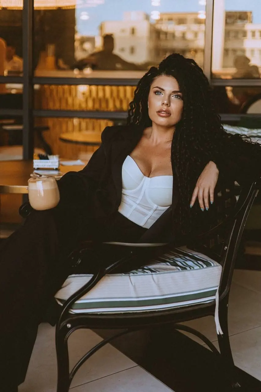 Saber M&aacute;s Sobre Ella